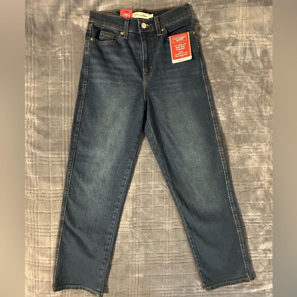 Size 2 Woman’s Levi's Signature Dark Blue Vintage High Rise Straight Jeans